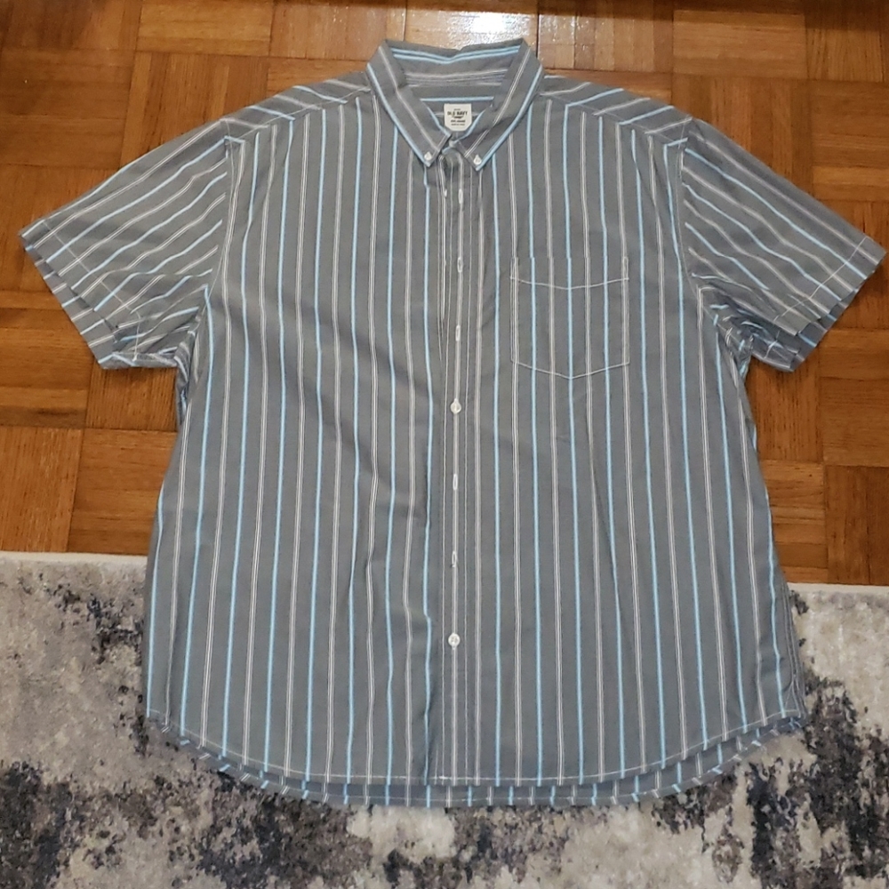 Old navy men's short sleeve button down,  2XL